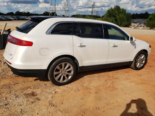 2LMHJ5AT3JBL00248 - 2018 LINCOLN MKT WHITE photo 3