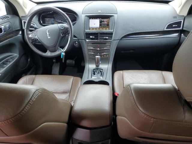 2LMHJ5AT3JBL00248 - 2018 LINCOLN MKT WHITE photo 8