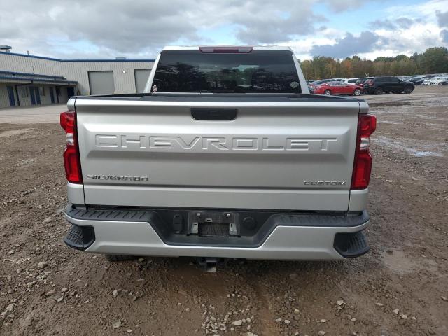 3GCPYBEKXMG420735 - 2021 CHEVROLET SILVERADO K1500 CUSTOM SILVER photo 6