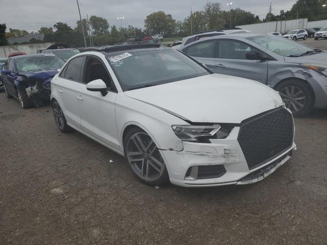 WAUAUGFF0H1076625 - 2017 AUDI A3 PREMIUM WHITE photo 4