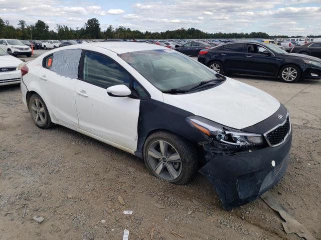 3KPFL4A7XJE212840 - 2018 KIA FORTE LX WHITE photo 4