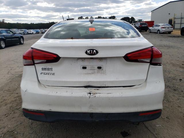 3KPFL4A7XJE212840 - 2018 KIA FORTE LX WHITE photo 6