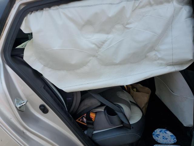 JTDKARFP7H3063086 - 2017 TOYOTA PRIUS PRIM SILVER photo 11