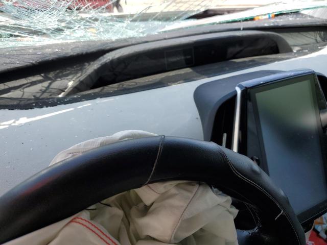 JTDKARFP7H3063086 - 2017 TOYOTA PRIUS PRIM SILVER photo 9