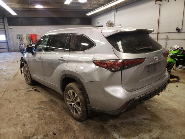 5TDGZRBH7NS225290 - 2022 TOYOTA HIGHLANDER XLE SILVER photo 2