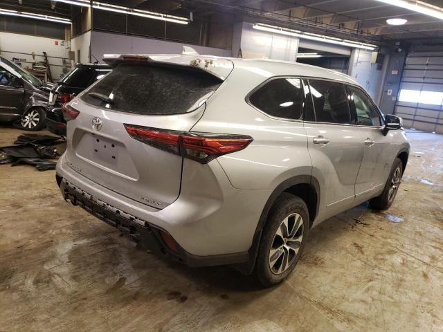 5TDGZRBH7NS225290 - 2022 TOYOTA HIGHLANDER XLE ვერცხლისფერი ფოტო 3