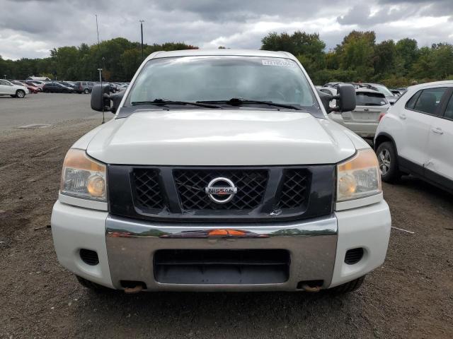 1N6AA0CC8BN304171 - 2011 NISSAN TITAN S WHITE photo 5