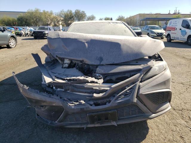 4T1G11AK8RU878004 - 2024 TOYOTA CAMRY SE NIGHT SHADE GRAY photo 5