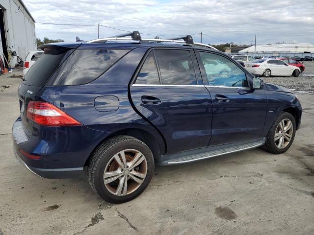 4JGDA5HB2CA035649 - 2012 MERCEDES-BENZ ML 350 4MATIC BLUE photo 3