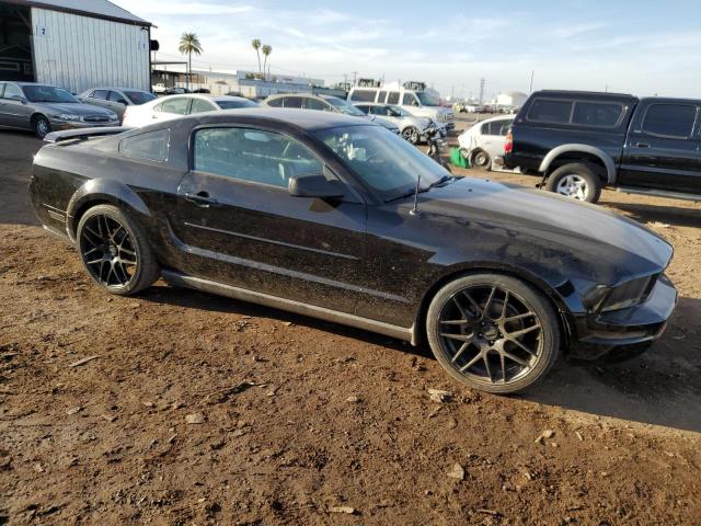 1ZVFT80N255225636 - 2005 FORD MUSTANG BLACK photo 4
