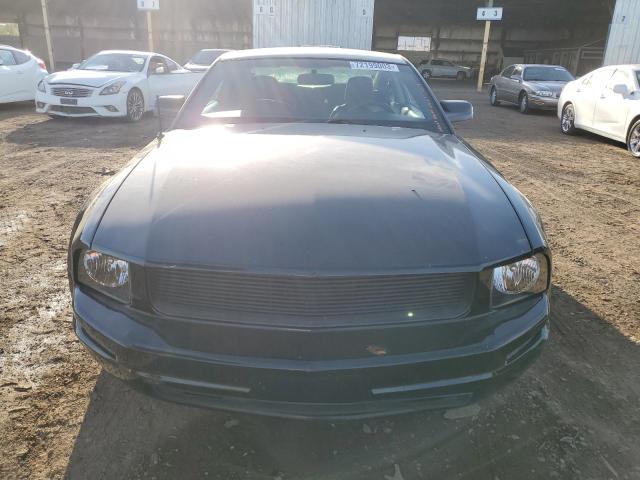 1ZVFT80N255225636 - 2005 FORD MUSTANG BLACK photo 5