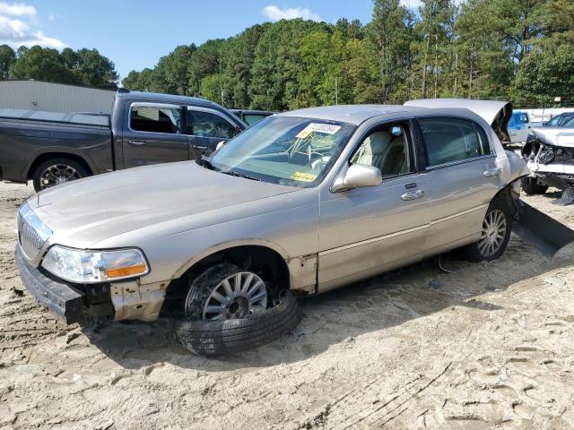 2003 LINCOLN TOWN CAR EXECUTIVE, 