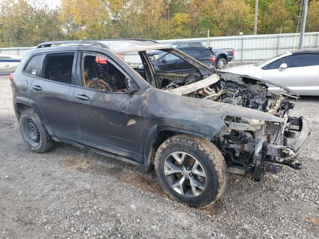 1C4PJMBB4GW262743 - 2016 JEEP CHEROKEE TRAILHAWK BLACK photo 4