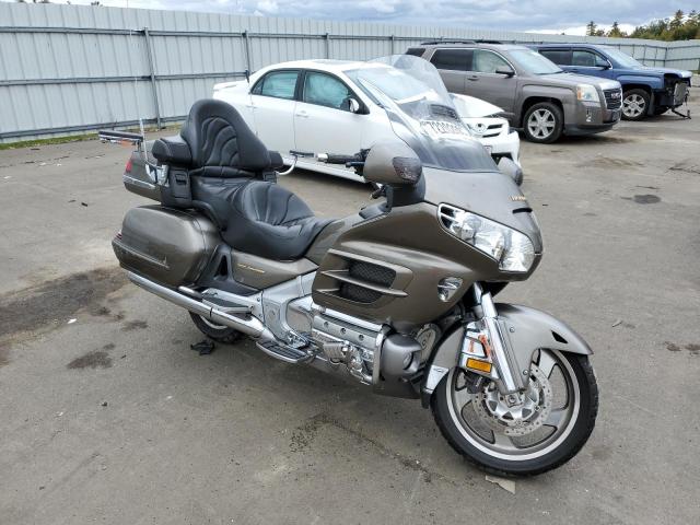 1HFSC47004A304769 - 2004 HONDA GL1800 GRAY photo 1