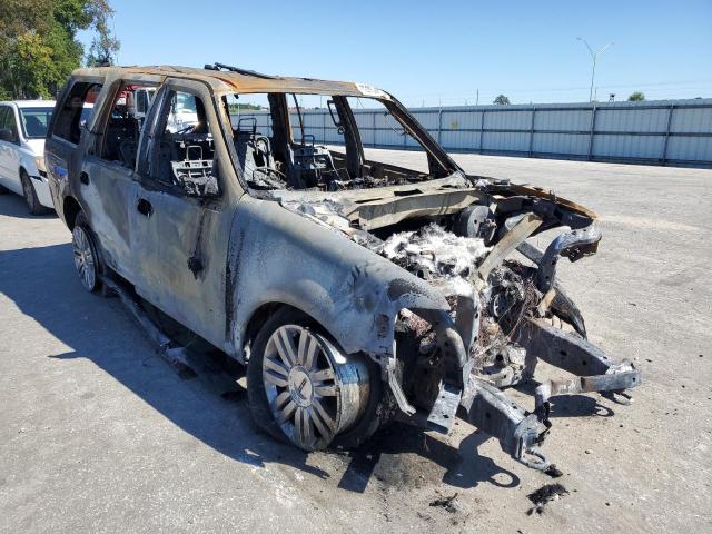 5LMJJ2H54DEL09694 - 2013 LINCOLN NAVIGATOR 黑色 照片 4