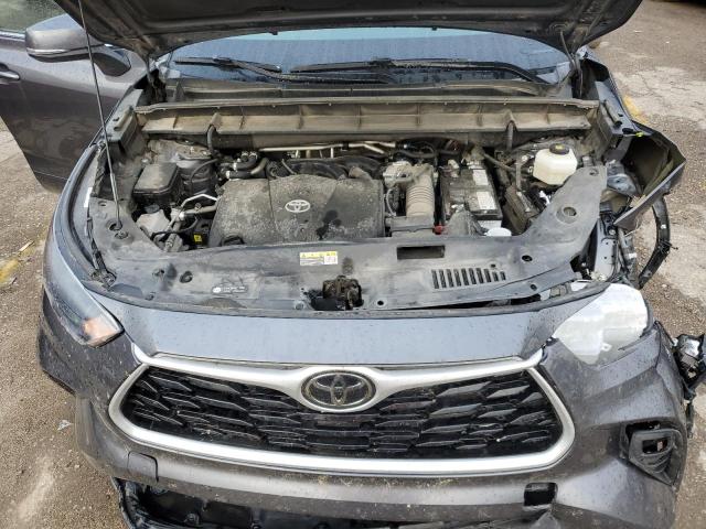 5TDGZRBH2NS200555 - 2022 TOYOTA HIGHLANDER XLE GRAY photo 12