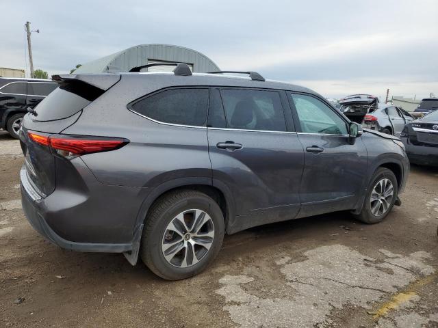 5TDGZRBH2NS200555 - 2022 TOYOTA HIGHLANDER XLE GRAY photo 3