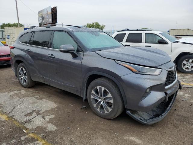 5TDGZRBH2NS200555 - 2022 TOYOTA HIGHLANDER XLE GRAY photo 4