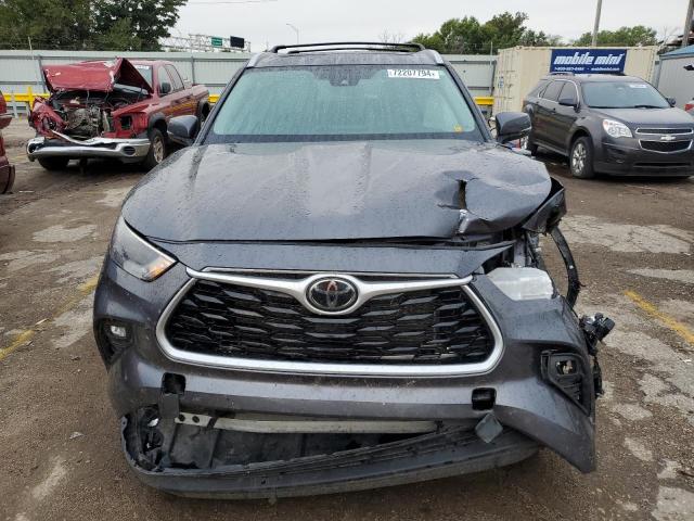 5TDGZRBH2NS200555 - 2022 TOYOTA HIGHLANDER XLE GRAY photo 5