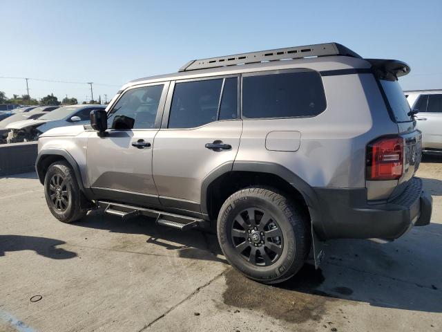 JTEABFAJXRK000822 - 2024 TOYOTA LAND CRUIS BASE Brązowy zdjęcie 2