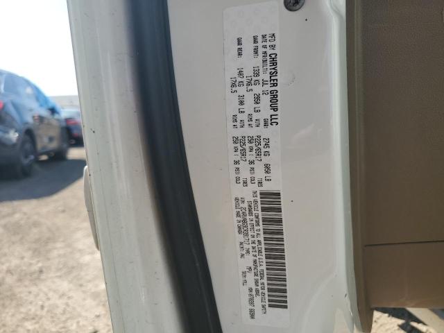 2C4RVABG9CR391717 - 2012 VOLKSWAGEN ROUTAN SE WHITE photo 13