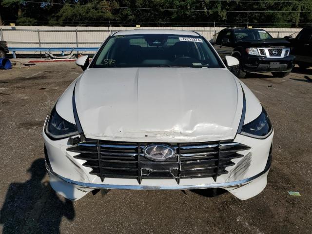 5NPEG4JAXLH057832 - 2020 HYUNDAI SONATA SE WHITE photo 5