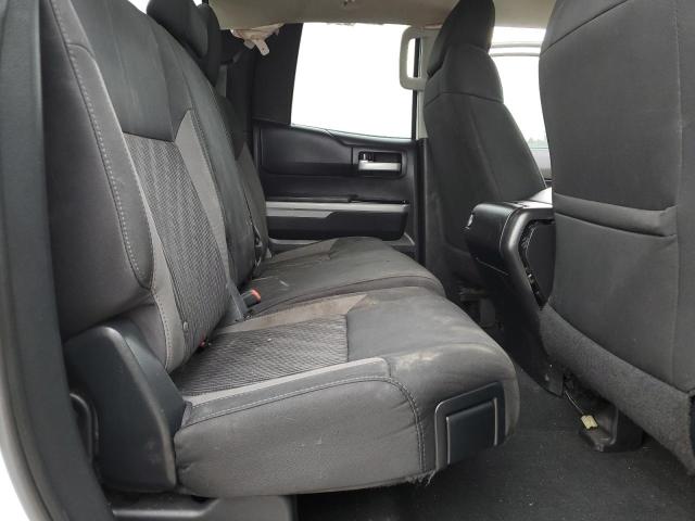 5TFRW5F15GX195677 - 2016 TOYOTA TUNDRA DOUBLE CAB SR/SR5 WHITE photo 10