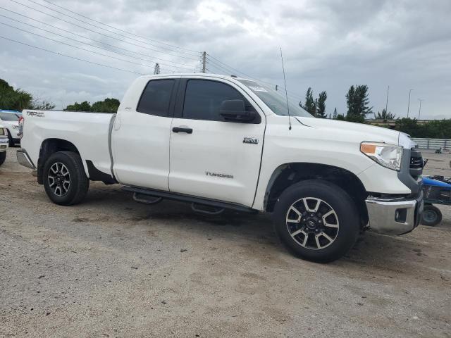 5TFRW5F15GX195677 - 2016 TOYOTA TUNDRA DOUBLE CAB SR/SR5 WHITE photo 4