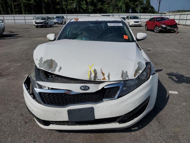 5XXGM4A7XDG204573 - 2013 KIA OPTIMA LX WHITE photo 5