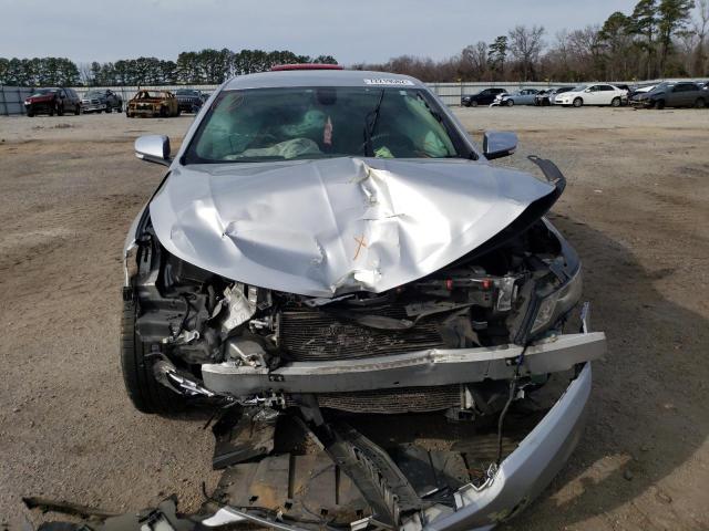 2G1125S33J9136612 - 2018 CHEVROLET IMPALA PREMIER SILVER photo 5