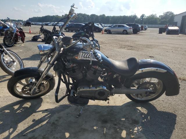 5VPCB16D853006403 - 2005 VICTORY MOTORCYCLES KINGPIN შავი ფოტო 3