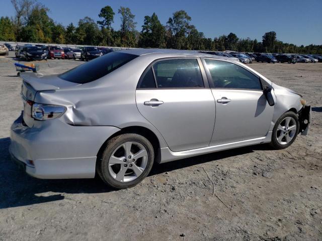 2T1BU4EEXDC944831 - 2013 TOYOTA COROLLA BASE SILVER photo 3