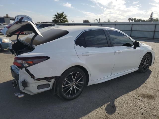 4T1T11AK8PU831440 - 2023 TOYOTA CAMRY SE NIGHT SHADE WHITE photo 3