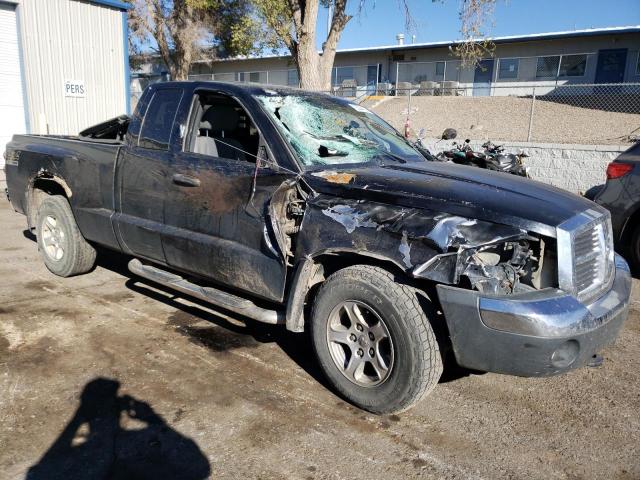 1D7HW42K05S245633 - 2005 DODGE DAKOTA SLT BLACK photo 4