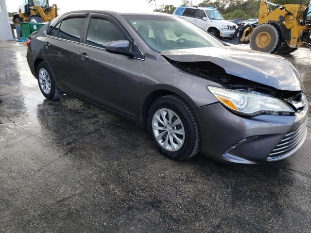 4T1BF1FK5HU315897 - 2017 TOYOTA CAMRY LE GRAY photo 4