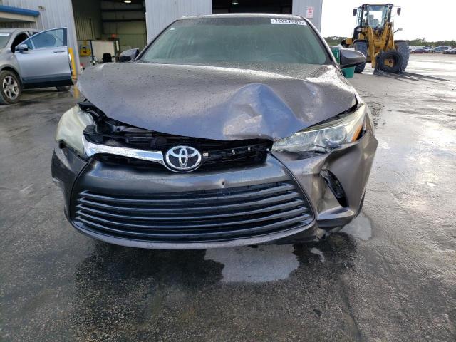 4T1BF1FK5HU315897 - 2017 TOYOTA CAMRY LE GRAY photo 5