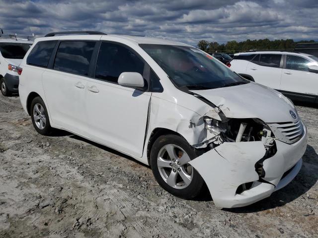 5TDKK3DC4GS727593 - 2016 TOYOTA SIENNA LE WHITE photo 4