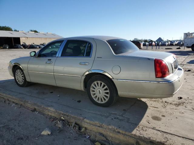 1LNHM81WX5Y651438 - 2005 LINCOLN TOWN CAR SIGNATURE WHITE photo 2