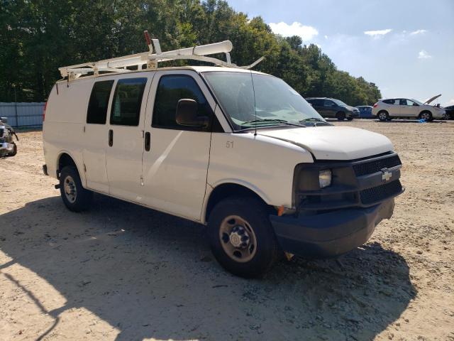 1GCWGFCA2B1176512 - 2011 CHEVROLET EXPRESS G2 WHITE photo 4