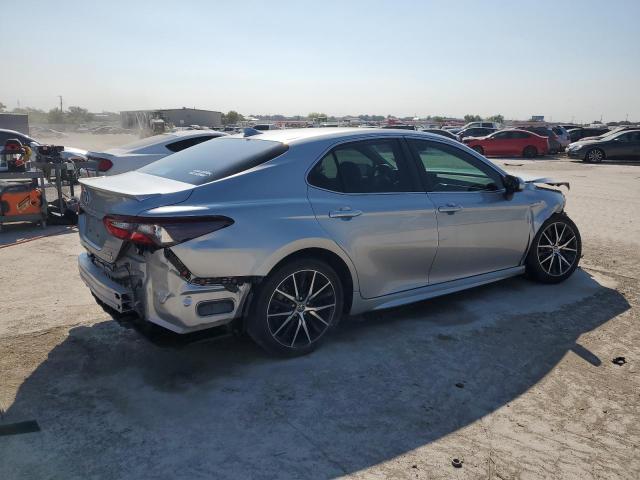 4T1G31AK0MU557965 - 2021 TOYOTA CAMRY SE SILVER photo 3