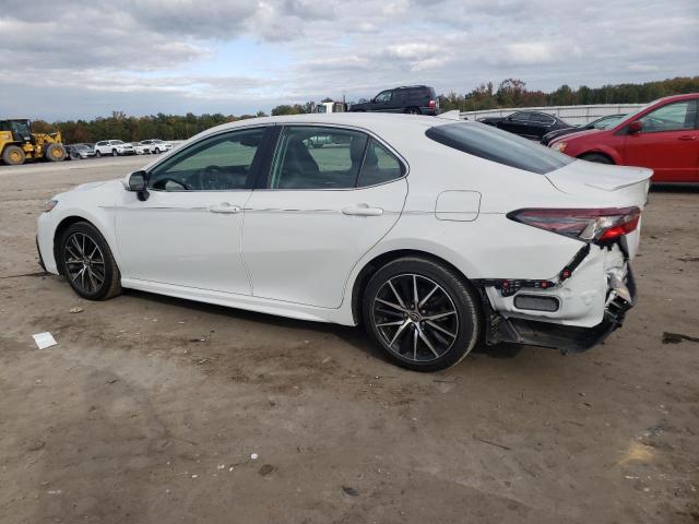 4T1G11AKXPU114989 - 2023 TOYOTA CAMRY SE NIGHT SHADE WHITE photo 2