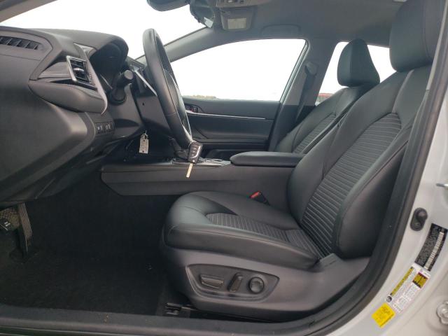 4T1G11AKXPU114989 - 2023 TOYOTA CAMRY SE NIGHT SHADE WHITE photo 7