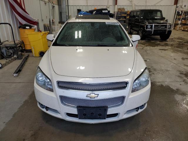 1G1ZE5E75A4122450 - 2010 CHEVROLET MALIBU LTZ أبيض صورة 5