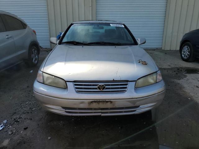 4T1BG28K1WU246641 - 1998 TOYOTA CAMRY CE GOLD photo 5