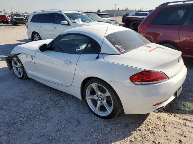 WBALM5C59BE379900 - 2011 BMW Z4 SDRIVE30I WHITE photo 2