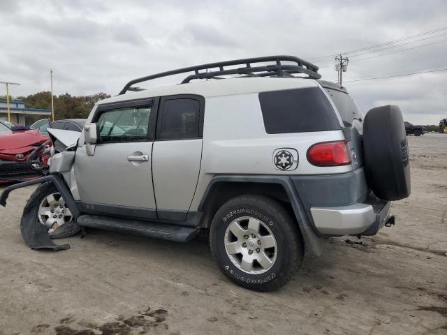 JTEBU11F570007070 - 2007 TOYOTA FJ CRUISER SILVER photo 2