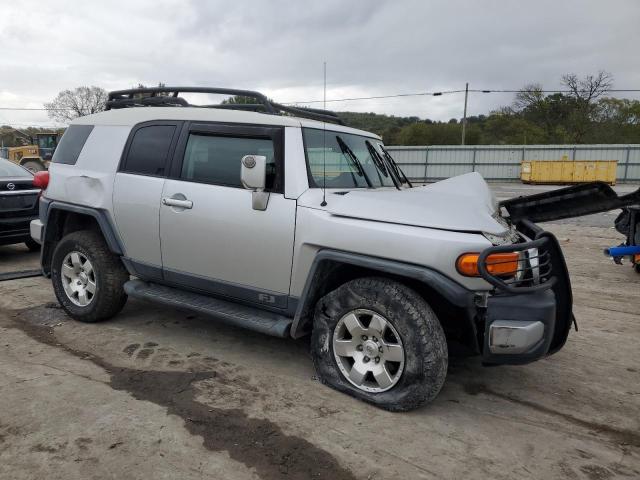 JTEBU11F570007070 - 2007 TOYOTA FJ CRUISER SILVER photo 4