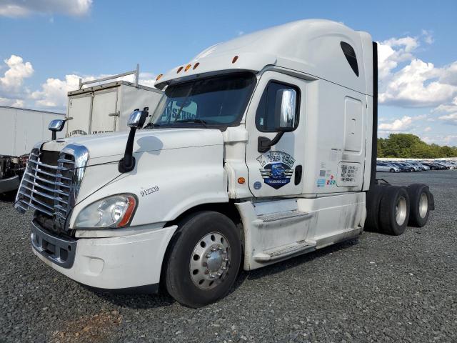 3AKGGLDV9FSGS4601 - 2015 FREIGHTLINER CASCADIA 1 WHITE photo 2