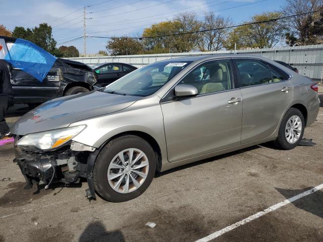 4T4BF1FKXFR465572 - 2015 TOYOTA CAMRY LE SILVER photo 1