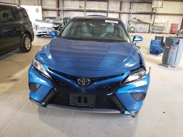 4T1B61HK9JU054924 - 2018 TOYOTA CAMRY XSE BLUE photo 5